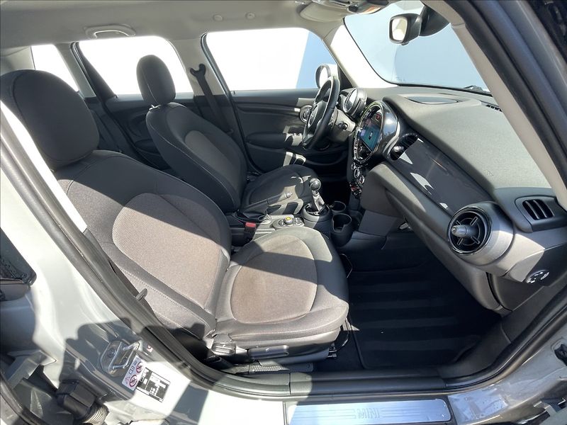 Mini Cooper 1,5 ACC+PDC - fotka 17 z 22