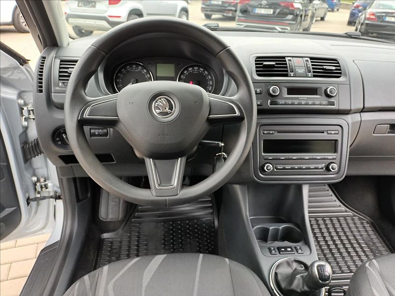 Škoda Fabia 1,6 TDI,77KW,1MAJ,TAŽNÉ,VÝHŘEV - fotka 12 z 37