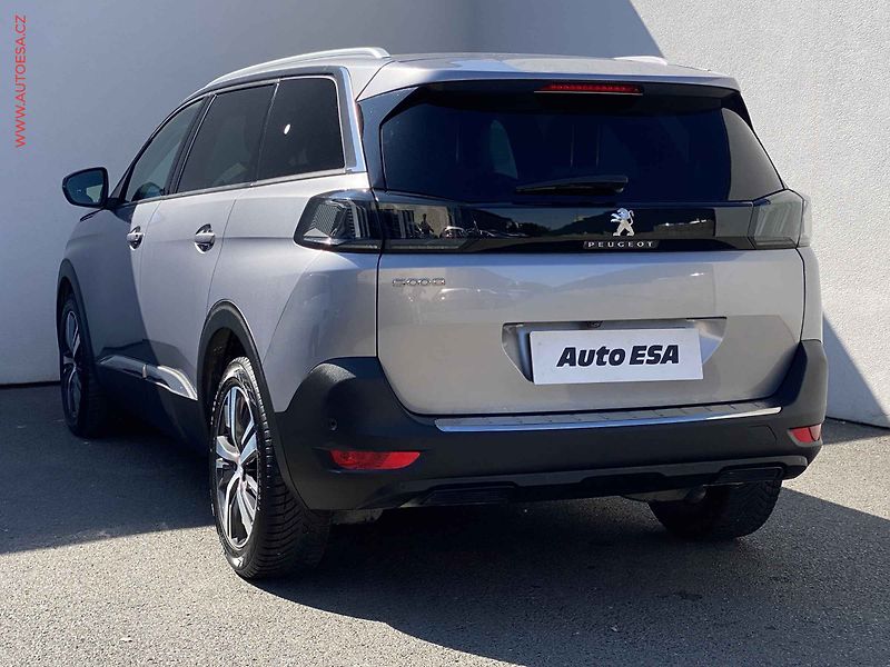Peugeot 5008 (2022) 1.5 HDi, Allure, LED, kamera - fotka 6 z 17