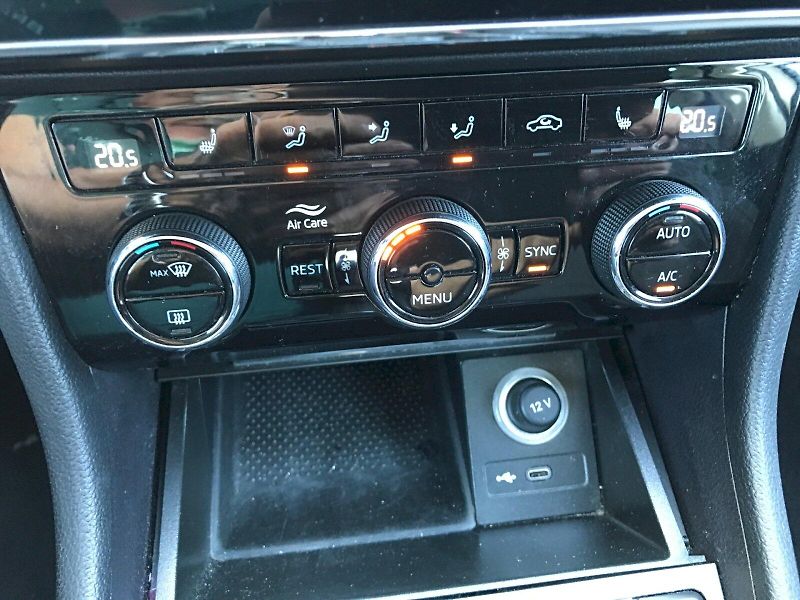 Škoda Superb (2023) COM STY TD 110/2.0 A7F - fotka 22 z 27