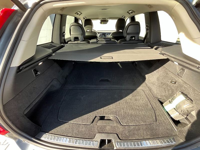 Volvo XC90 Momentum D5 AWD 173kW - fotka 10 z 32