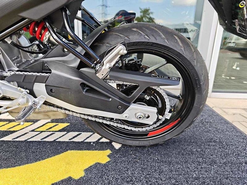 Aprilia (2026) Tuono 457 E5+ - fotka 18 z 38