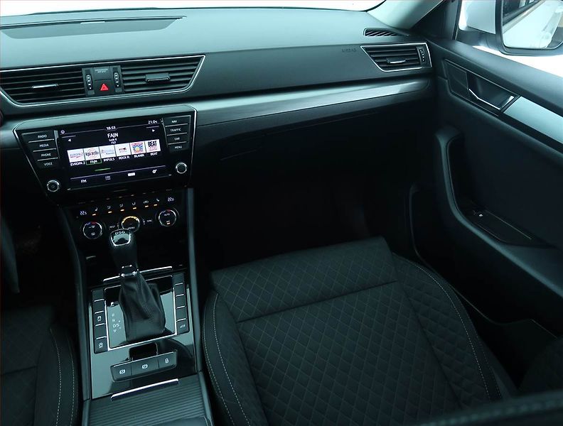 Škoda Superb (2017) Style 2.0 TDI, Automat - fotka 8 z 22