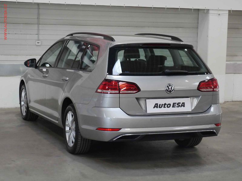 Volkswagen Golf (2018) 1.0 TSi Variant, DSG - fotka 4 z 16