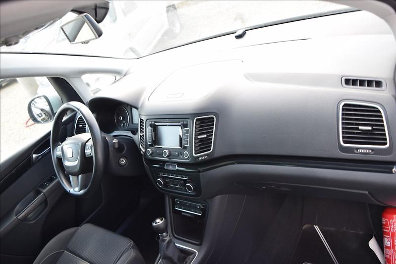 Seat Alhambra 2,0 TDI 100KW 7MÍST TOP VÝBAVA - fotka 26 z 50
