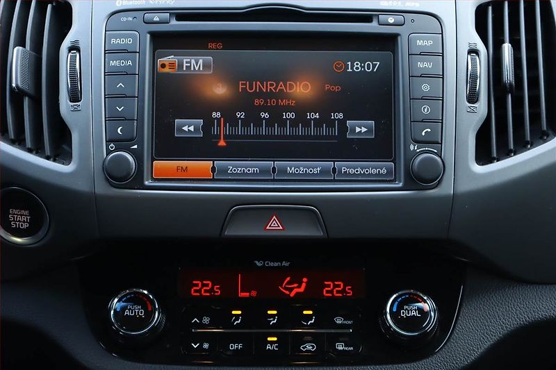 Kia Sportage (2014) 2.0 CRDi, 4X4, Automat - fotka 12 z 28