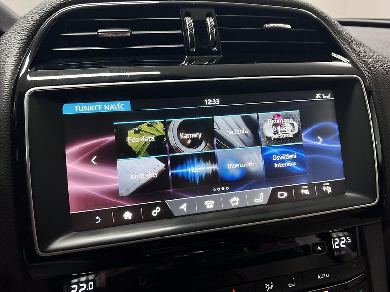 Jaguar F-Pace 2.0 D, Automat, 4x4, Na Opravu - fotka 22 z 24