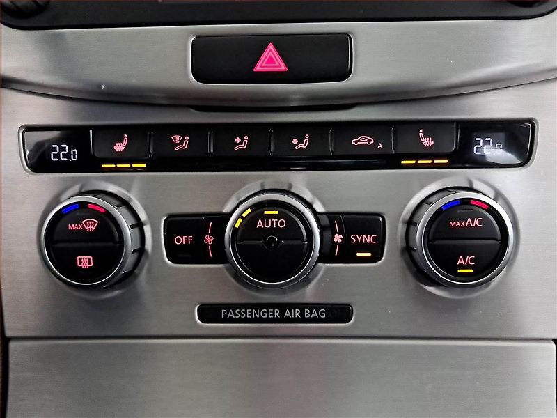 Volkswagen Passat (2013) 2.0 TDI, Automat, Navi, Xenony - fotka 18 z 23