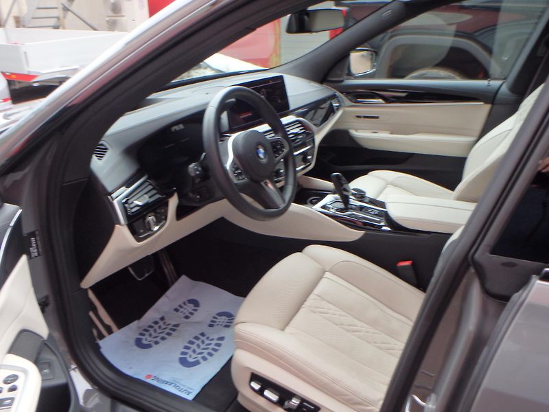 BMW Řada 6 (2022) 640 GT xDrive, INDIVIDUAL - fotka 21 z 22