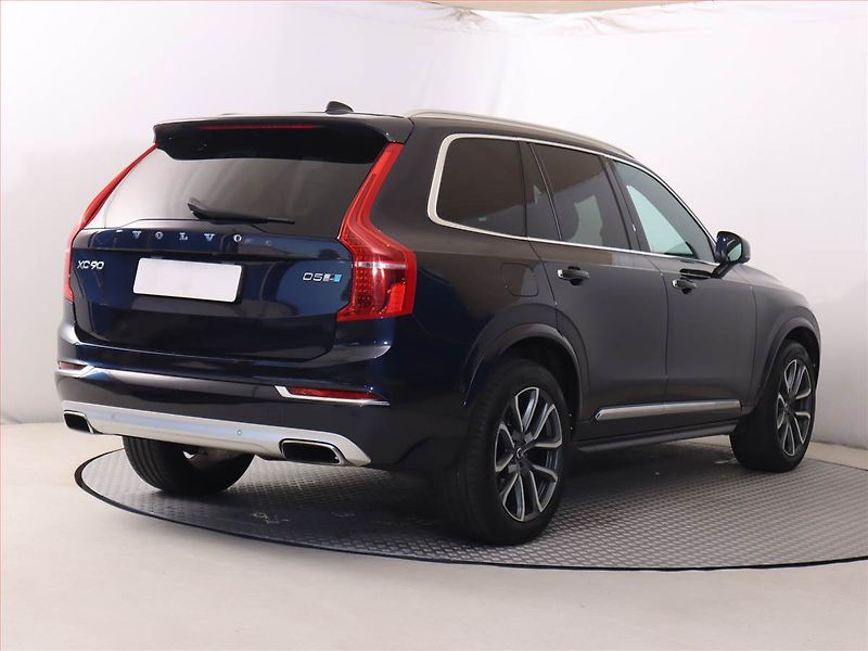 Volvo XC90 (2016) D5 AWD - fotka 5 z 28
