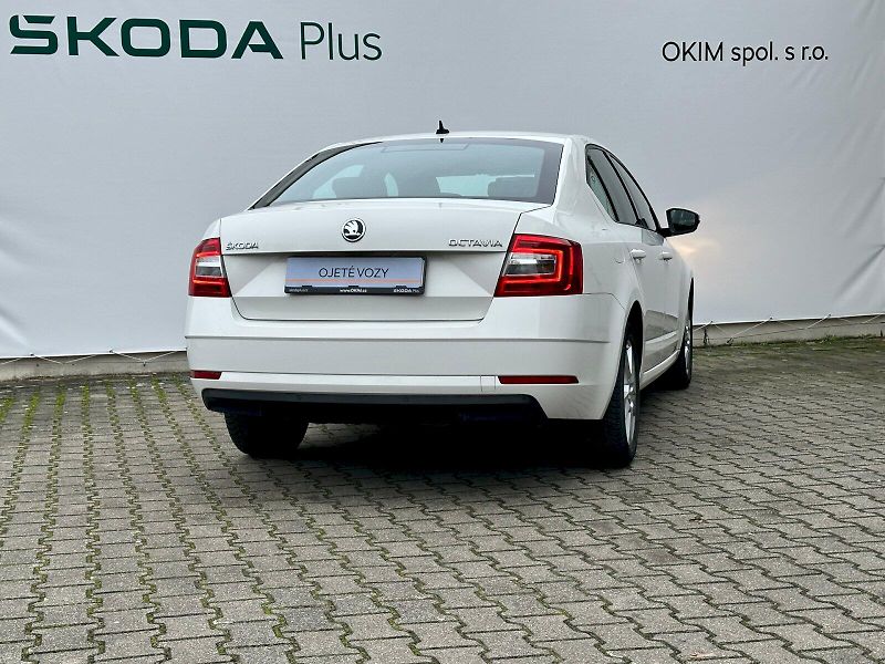 Škoda Octavia (2018) 1.6 TDI 85kW DSG Ambition Fres - fotka 2 z 22