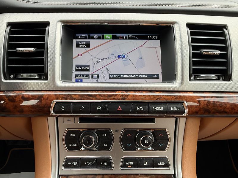 Jaguar XF 3,0 V6 S/C AWD REZERVACE - fotka 38 z 47