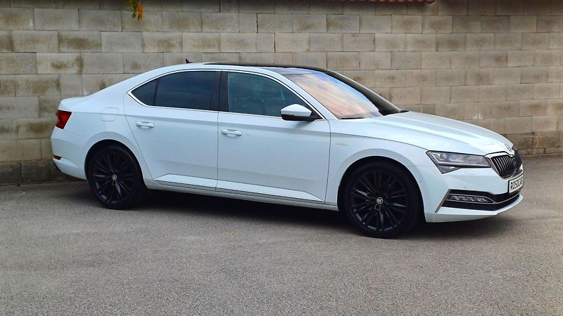 Škoda Superb L&K 147kW TDI 4x4 WEBA-PANO-TZ - fotka 3 z 50