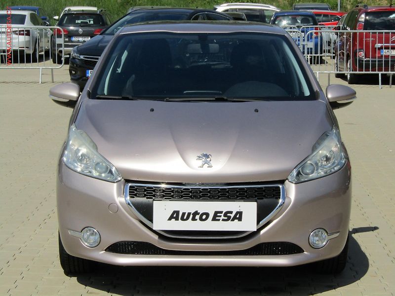Peugeot 208 (2013) 1.2i, ČR, AC, temp - fotka 2 z 15