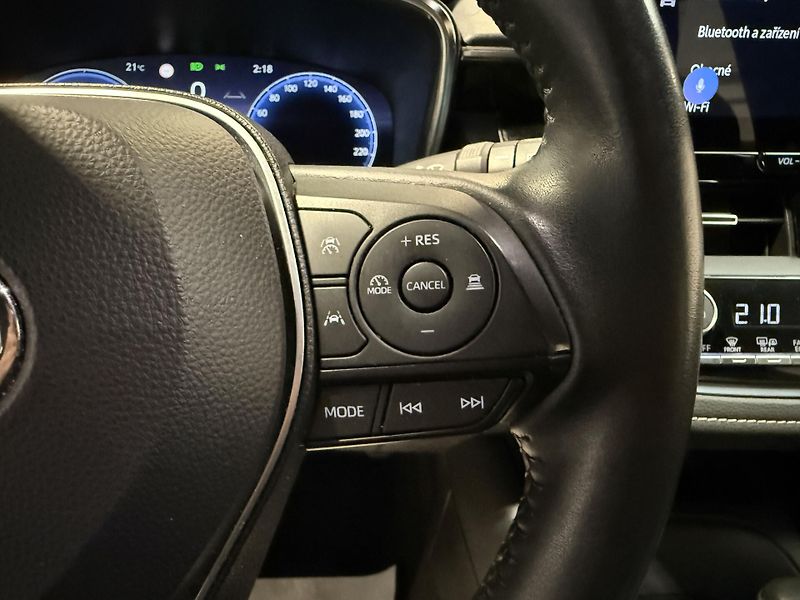 Toyota Corolla 1.8 Hybrid e-CVT Comfort Touri - fotka 9 z 13