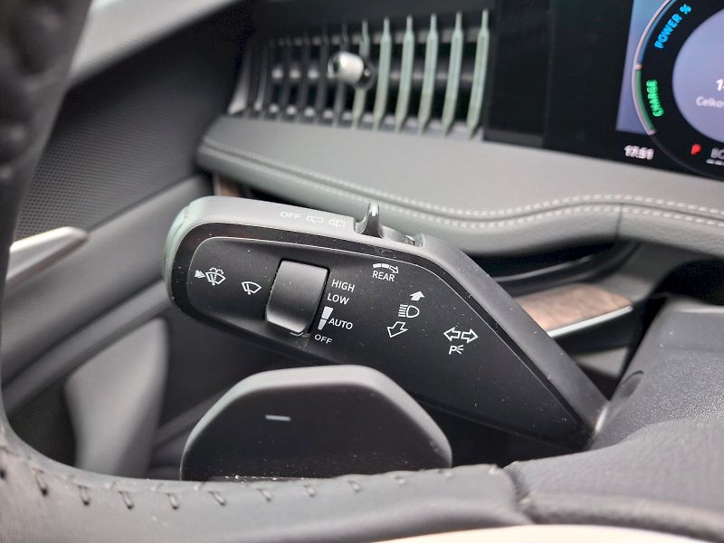 Škoda Superb (2025) Combi iV L&K DSG 1,5TSi 150kW - fotka 20 z 35