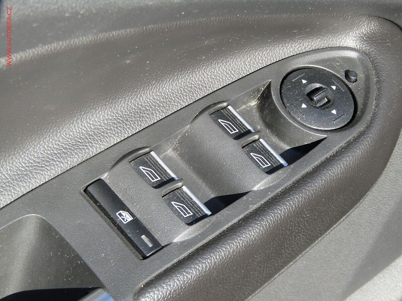 Ford Kuga (2015) 1.5EB, ČR, Xenon, kůže - fotka 11 z 19