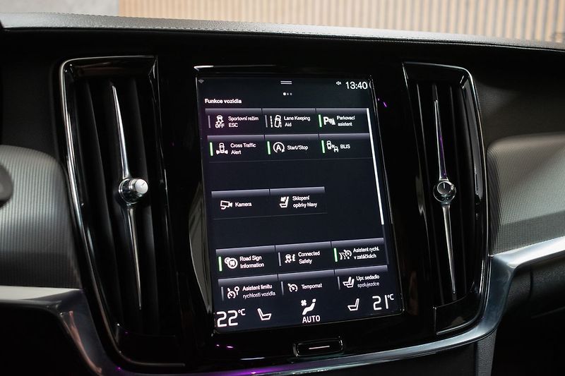 Volvo V90 D5 AWD R-DESIGN*HARMAN/KARDON* - fotka 28 z 42