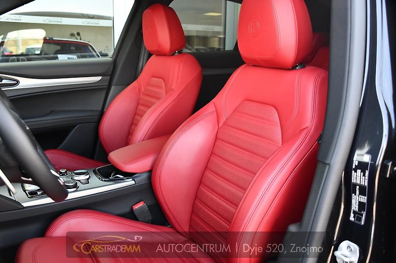 Alfa Romeo Stelvio 2.0T 16V 206kW VELOCE AT8 Q4 - fotka 12 z 49