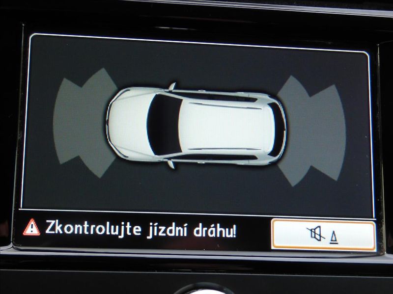 Volkswagen Tiguan 1,4 TSI 90KW SPORT - fotka 49 z 50