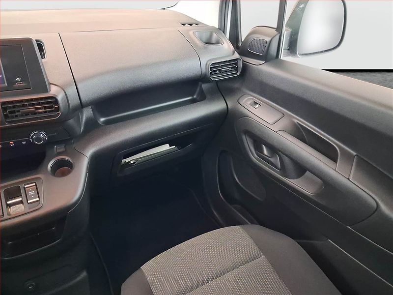 Opel Combo (2022) Electric 50kWh, SoH 100% - fotka 8 z 19