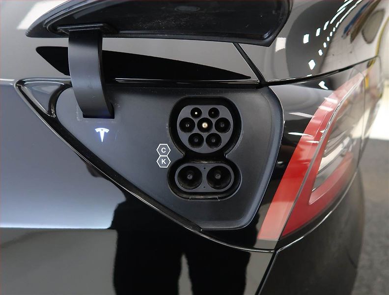 Tesla Model Y (2022) RWD LFP 60kWh, SoH 95% - fotka 32 z 33