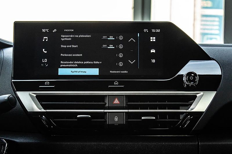 Citroën C4 (2026) 1,2 PLUS Hybrid 145k Automat - fotka 12 z 16