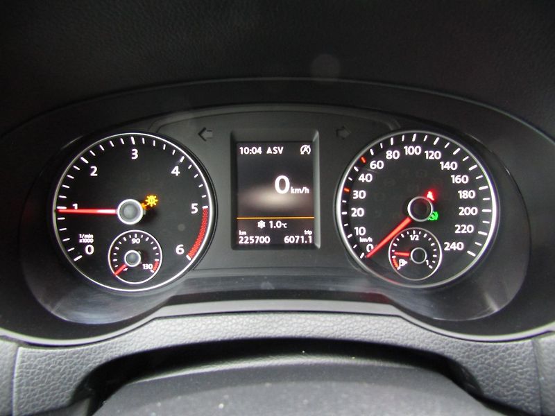 Volkswagen Sharan (2017) 2. 0 TDI 135kW DSG  ACC - fotka 28 z 40