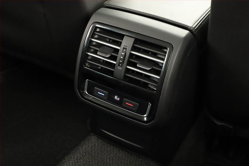 Volkswagen Passat (2016) Highline 2.0 TDI, Navi - fotka 12 z 16