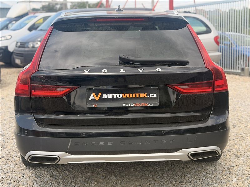 Volvo V90 2,0 CROSS COUNTRY DPH NOVÉ ČR - fotka 6 z 31