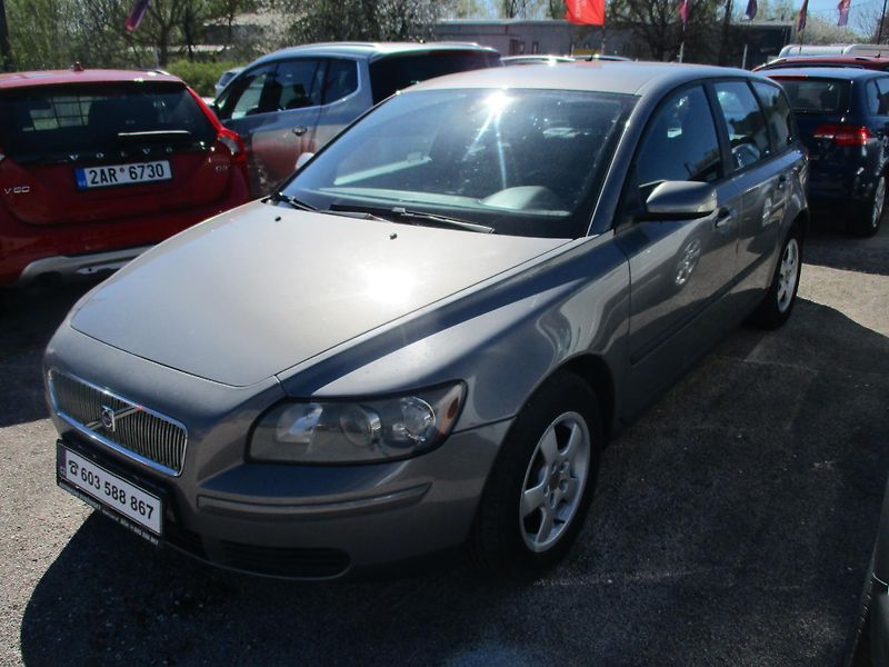 Volvo V50 (2006) combi 1,6 D - fotka 2 z 10
