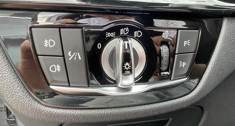 BMW Řada 5 (2017) BMW 540i Tour, noční, nez.tope - fotka 9 z 14