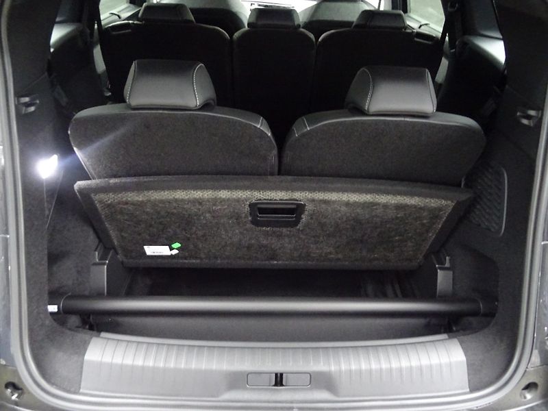 Peugeot 5008 (2026) GT Hybrid 145k e-DCS6 - fotka 12 z 56