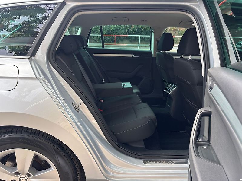 Škoda Superb 2.0TDI-110KW.DSG.TAŽNÉ-ZÁRUKA - fotka 21 z 48