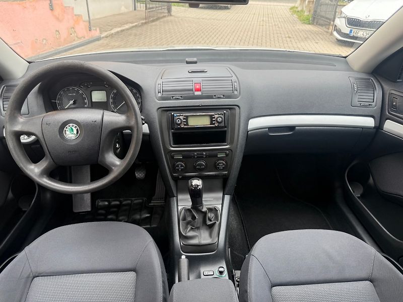 Škoda Octavia (2005) 1.9 TDI Kombi - fotka 8 z 13