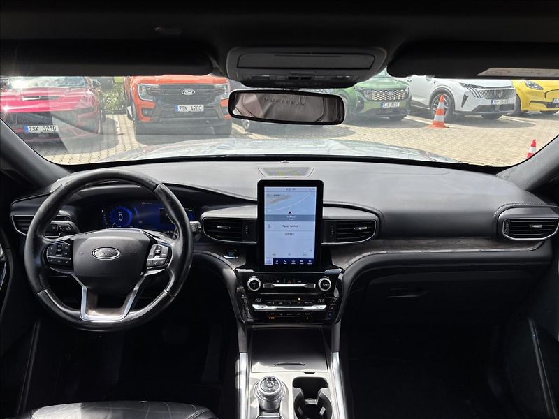 Ford Explorer 3,0 V6 PHEV Platinum AWD 7Míst - fotka 22 z 65