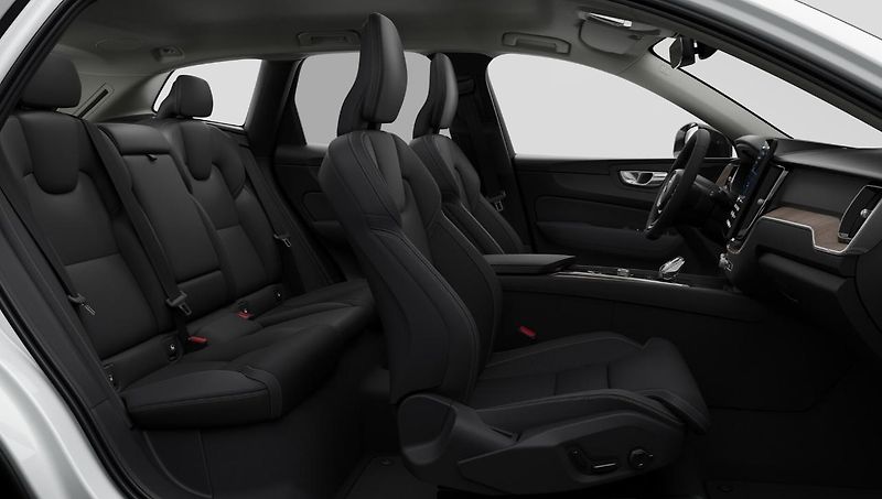 Volvo XC60 (2026) B5 PLUS - fotka 12 z 13