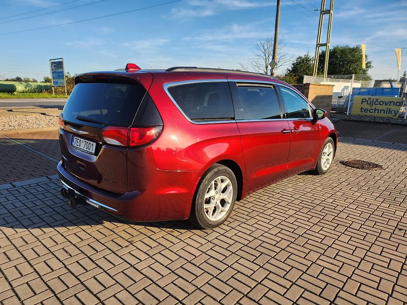Chrysler Pacifica (2018)  Touring L, 8 míst, LPG, TZ - fotka 5 z 38