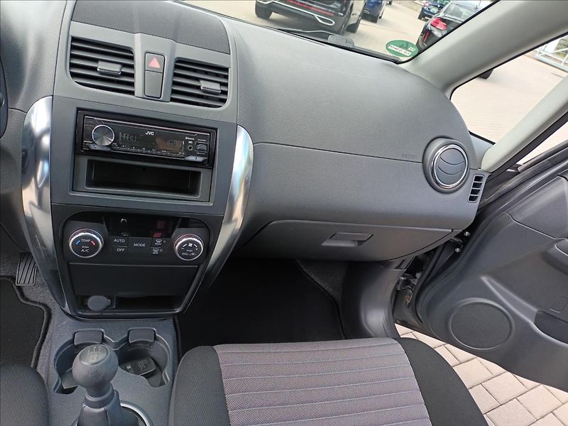 Suzuki SX4 1,6 REZERVACE - fotka 17 z 47