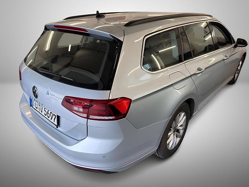 Volkswagen Passat 2.0TDI DSG 110kW 1.Maj DPH TZ - fotka 2 z 3