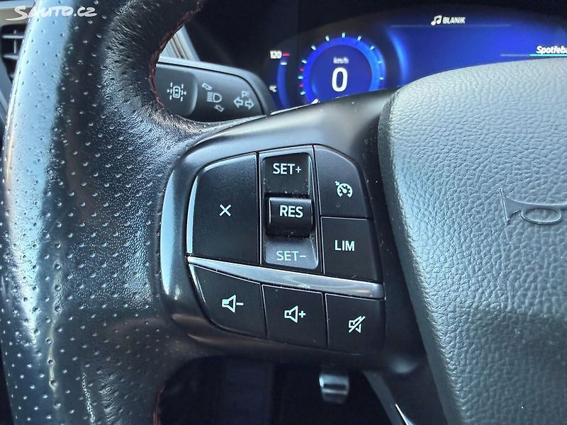 Ford Kuga 2,0 EcoBlue ST Line - fotka 18 z 29
