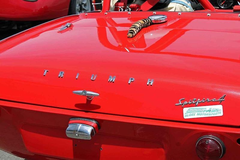 Britský roadster Triumph Spitfire dostal jméno podle legendární stíhačky Supermarine Spitfire z období II. světové války.