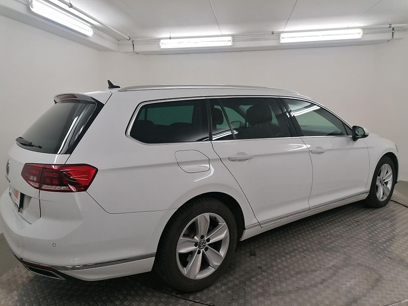 Volkswagen Passat 2,0 TDI DSG ELEGANCE,1.MAJ.ČR - fotka 5 z 16