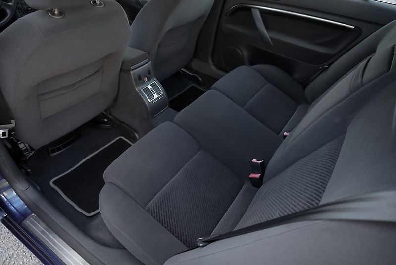 Škoda Superb 1.9 TDi COMFORT - fotka 18 z 31