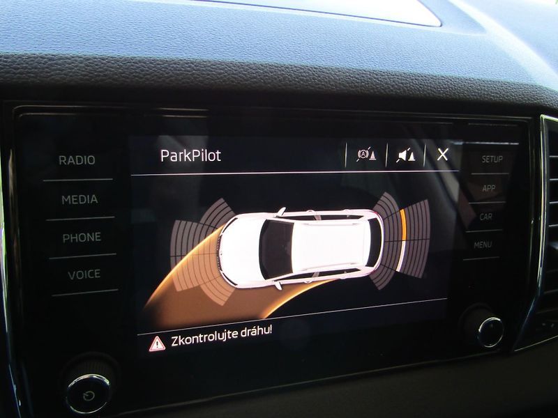 Škoda Karoq AmbitionPlus Drive 125let 1.6 - fotka 29 z 29