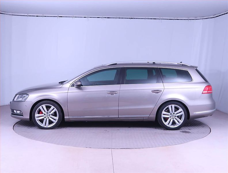 Volkswagen Passat (2013) Highline 2.0 TDI, Automat - fotka 3 z 17