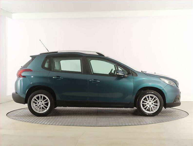 Peugeot 2008 (2017) 1.2 PureTech, Automat, ČR - fotka 6 z 21