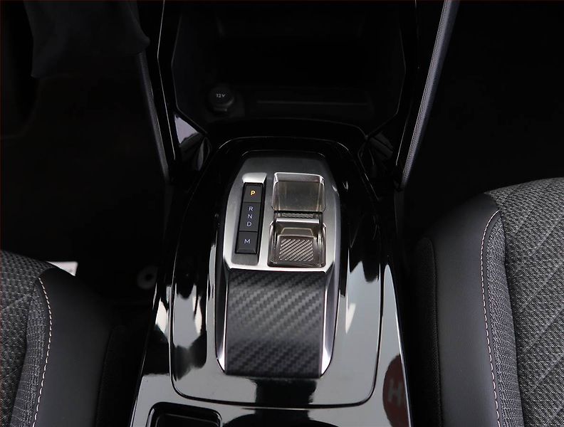 Peugeot 2008 (2025) 1.2 PureTech - fotka 13 z 23