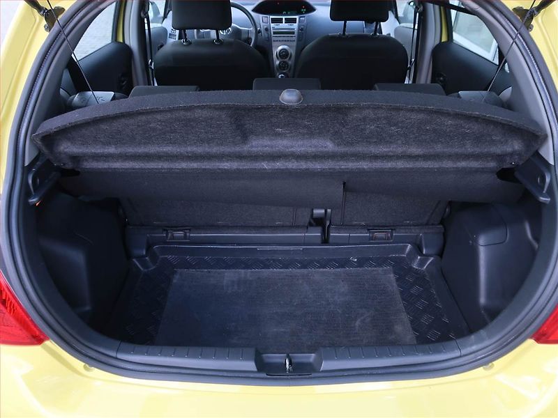 Toyota Yaris (2009) 1.33 Dual VVT-i - fotka 13 z 16