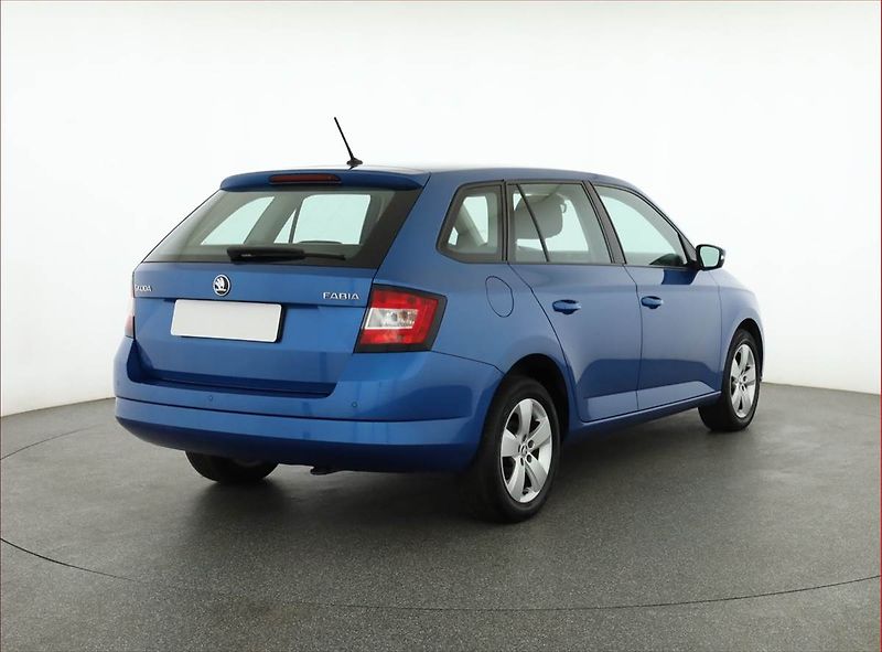 Škoda Fabia (2018) Style 1.0 TSI, Park. senzory - fotka 5 z 18